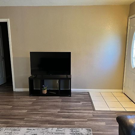 Quiet 1Bed,1Bath Condo With Free Parking Fresno Buitenkant foto